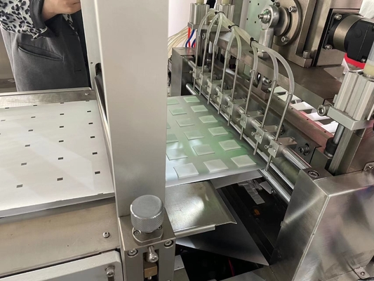 8 Lanes Alcohol Medical Pads Alcohol Cosmetic Cotton Pad Making Packing Machine