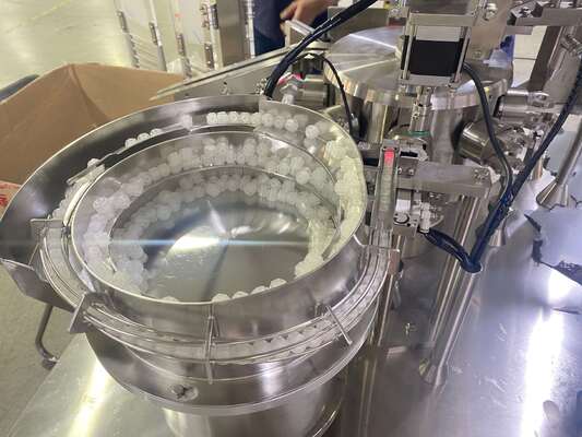 Plunger Type Automatic Plastic Syringe Gel Filling and Capping Machine