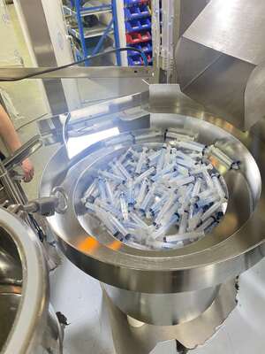 Plunger Type Automatic Plastic Syringe Gel Filling and Capping Machine