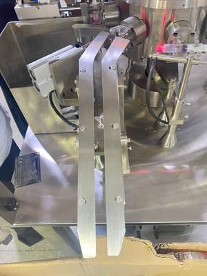 High Precision Rotary Syringe Liquid Filling Sealing Machine 1800-2100 P/H